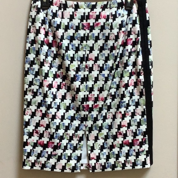 WHBM Pencil Skirt with Geometric Design - Picture 3 of 5